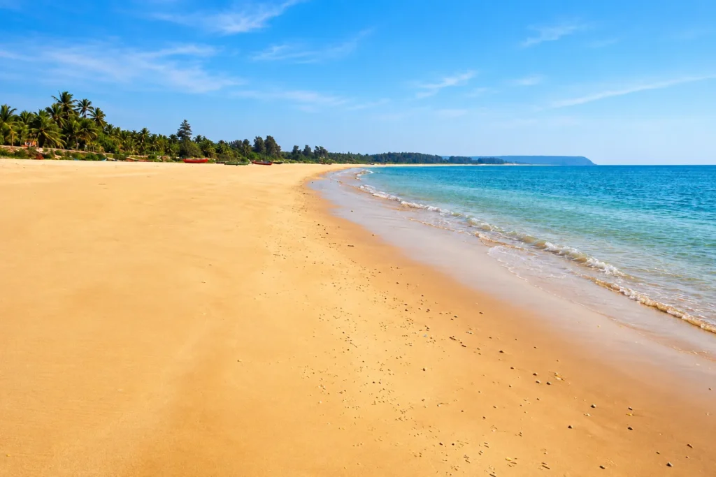 Benaulim Beach — a relaxed village-side beach